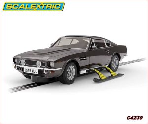 ASTON MARTIN V8 - JAMES BOND 007